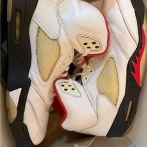 Jordan 5 Retro ‘Fire Red Silver Tongue’